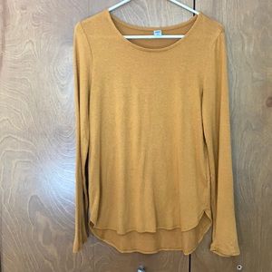 woman’s long sleeve shirt